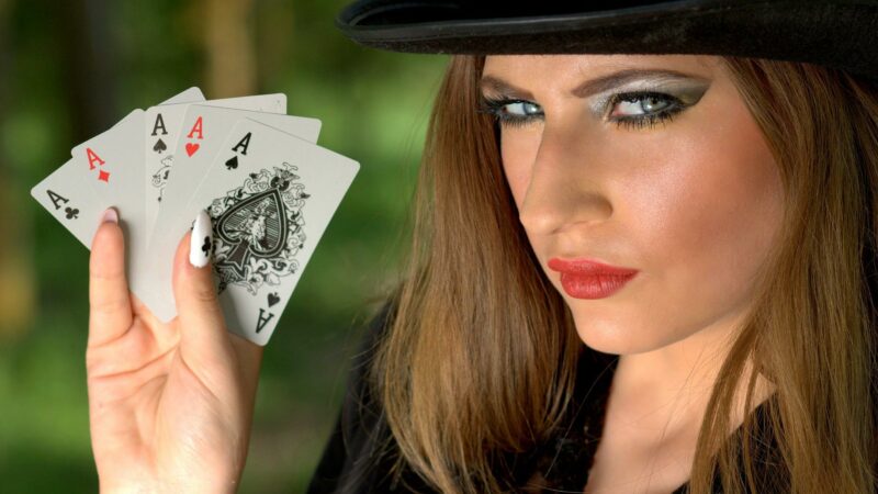 Podstawowe strategie w pokerze na prawdziwe pieniądze