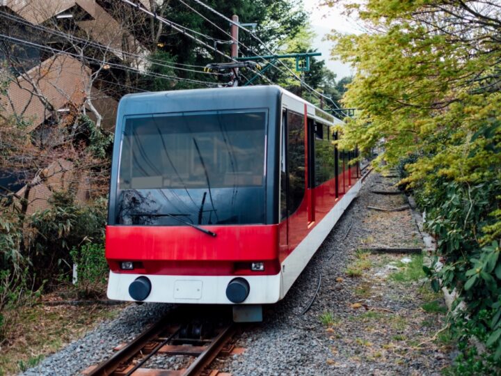 Zmiany w warszawskim systemie komunikacji miejskiej związane z otwarciem linii tramwajowej do Wilanowa