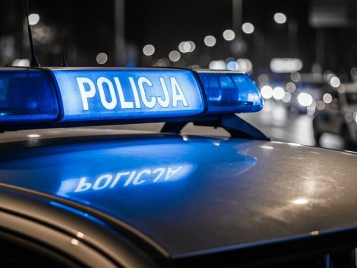 Kierowca z zakazem i pod wpływem narkotyków zderzył się z autobusem w Warszawie