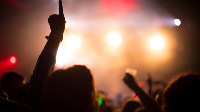 Muzyczna podróż przez kontynenty w Klubie Nugat – dołącz do etnicznych rytmów!