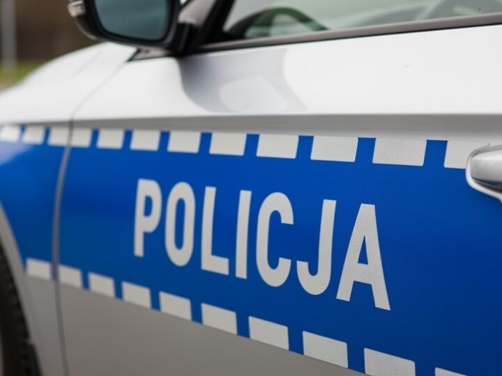 Bezpieczne przedszkole: Policjant uczy dzieci zasad ochrony i empatii