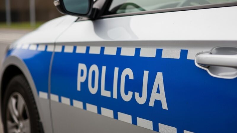Bezpieczne przedszkole: Policjant uczy dzieci zasad ochrony i empatii