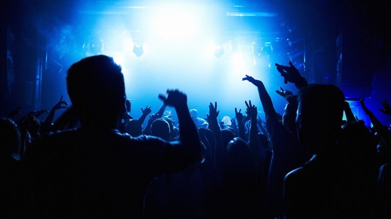 Magiczne Andrzejki z Teatrem Echa: Wróżby, Muzyka i Rodzinna Zabawa!