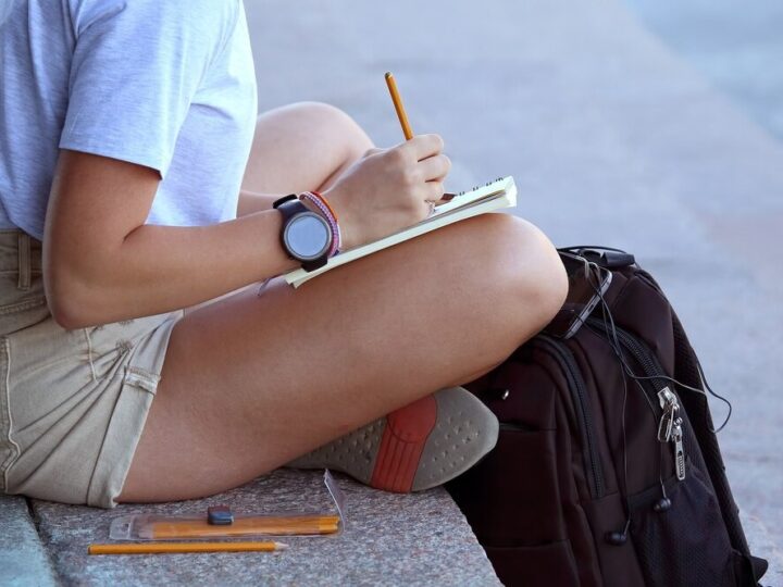 Bezpieczne drogi dla najmłodszych: Policjant i Toyota w akcji!