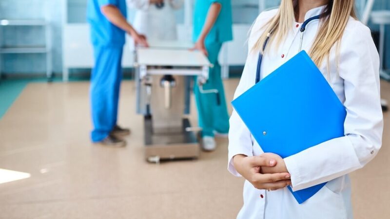 Dzieci w mokotowskiej komendzie: nauka bezpieczeństwa i tajniki pracy policjantów