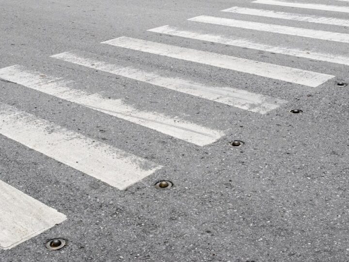 Bezpieczeństwo na drodze: Policja edukuje uczniów w SP nr 107