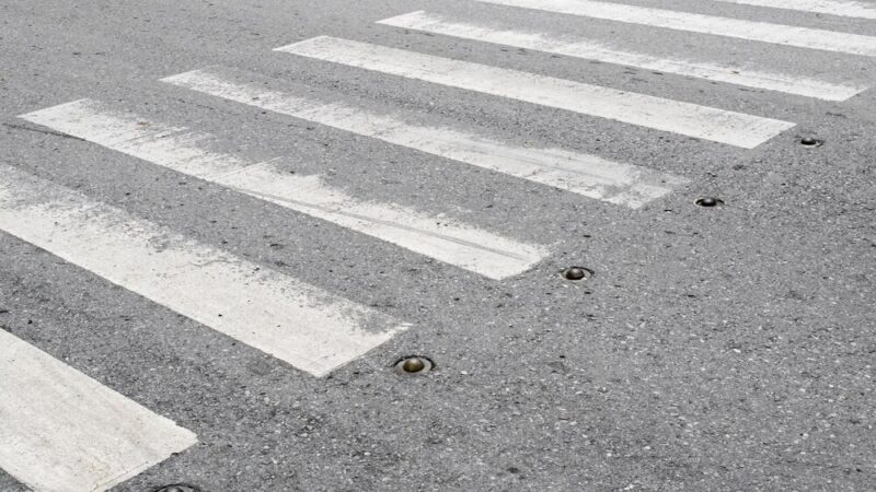 Bezpieczeństwo na drodze: Policja edukuje uczniów w SP nr 107