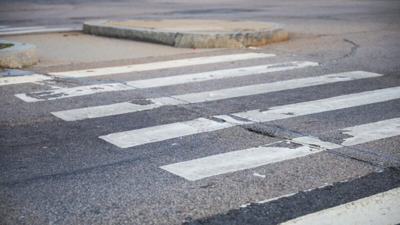 Zimowe zasady bezpieczeństwa dla przedszkolaków: Jak bawić się na śniegu i dotrzeć do przedszkola?