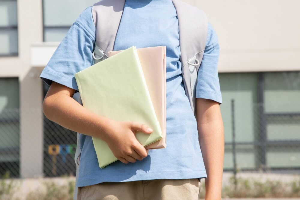 Młodzież w obliczu przemocy: Kluczowe zagrożenia i jak im przeciwdziałać