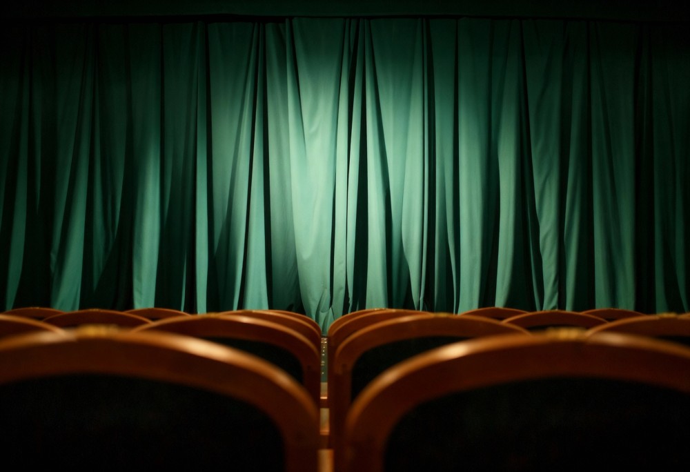 Teatr Mamro: Niezapomniane wieczory pełne humoru i niespodzianek