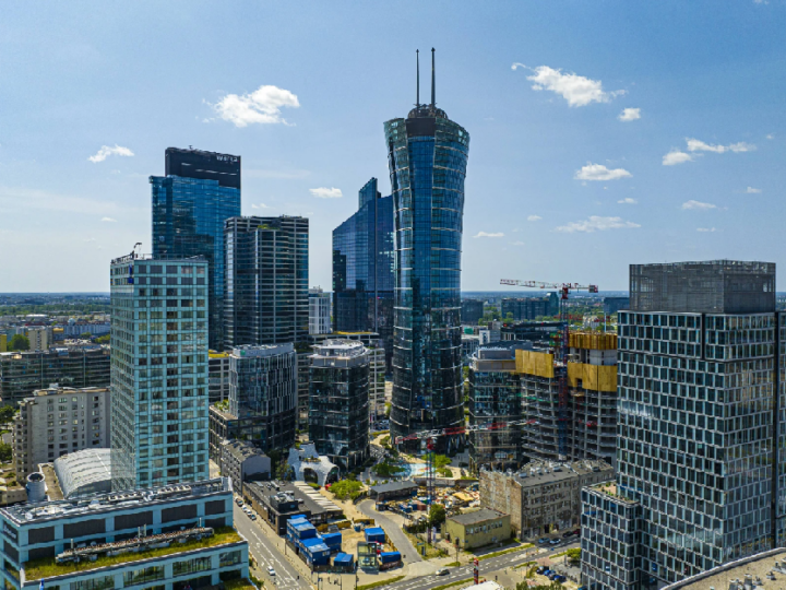 Wynajem powierzchni biurowej w Warszawie – trendy, które zmieniają rynek w 2026 roku