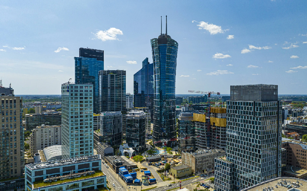 Wynajem powierzchni biurowej w Warszawie – trendy, które zmieniają rynek w 2026 roku