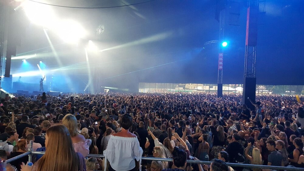 Sztuka, która łączy przeszłość z przyszłością – wernisaż Poli Dwurnik w Ursynowie!