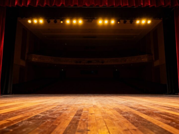 Odkryj siebie w magicznej podróży Latającego Teatru!