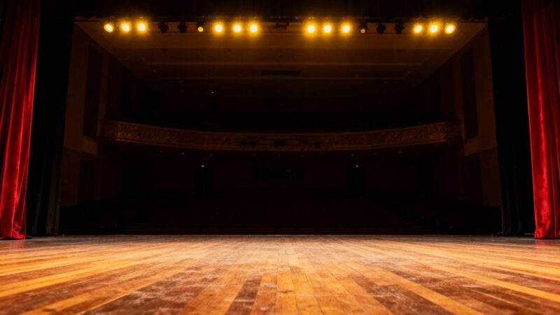 Odkryj siebie w magicznej podróży Latającego Teatru!