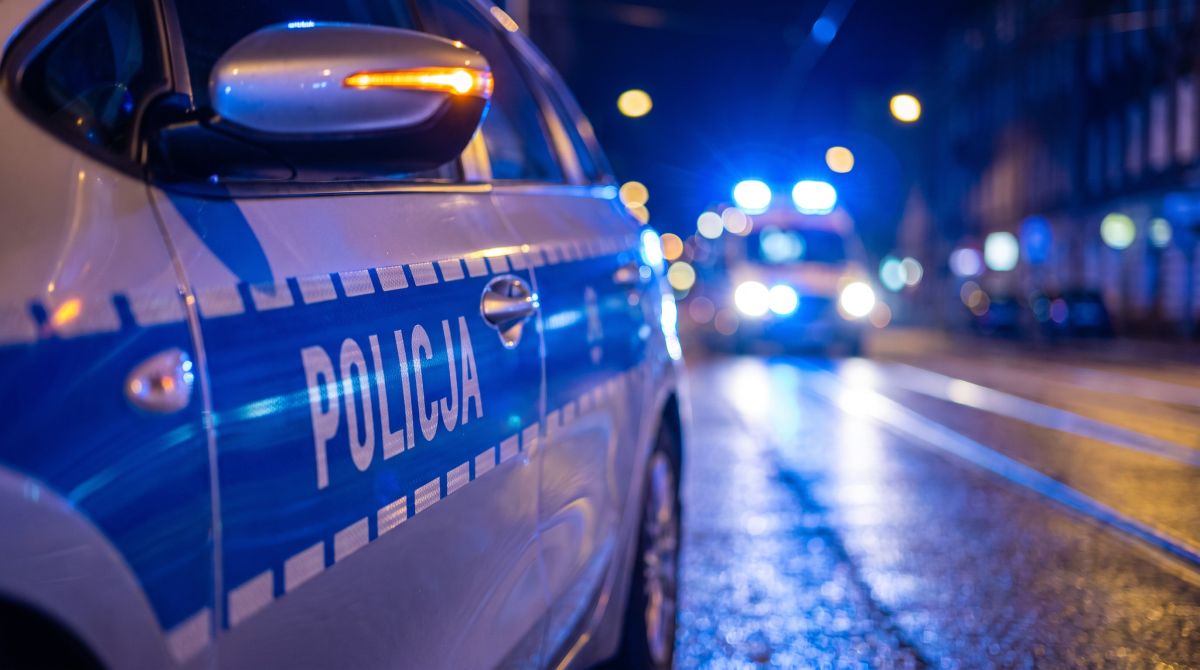 Siekiera w ręku, groźby dla policji – 71-latek aresztowany na trzy miesiące